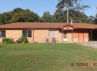 405 Thomas Rd, Palestine, TX 75803