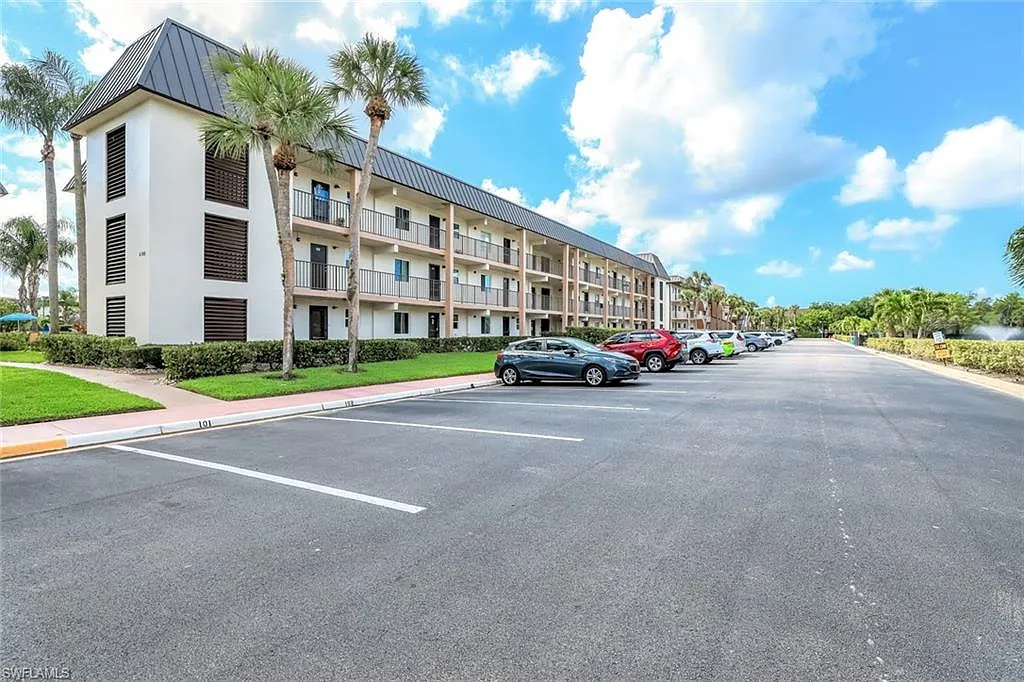 2 bed, 2.0 bath, 900 sqft, $1,600 — Photo 2