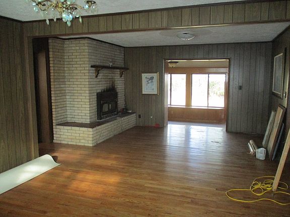 5th image of 233 Clover St