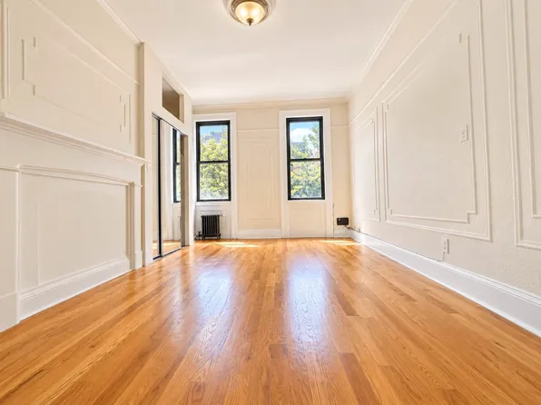 190 Scholes Street image 1 of 4