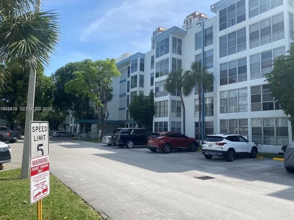 17570 Atlantic Blvd, Sunny Isles Beach, FL