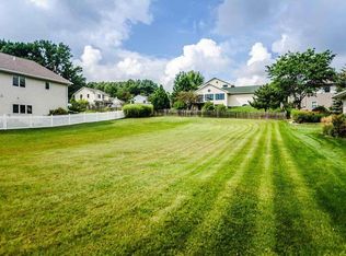106 Meadow Ridge Ln, Madison, WI 53704