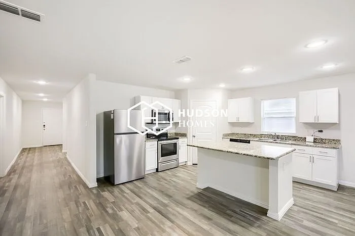 334 Bounding Main — Photo 5
