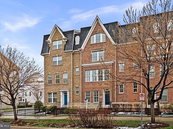 2nd image of 606 Crown Park Ave