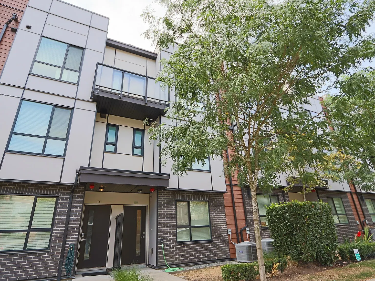 3 bed, 1400 sqft, $2,975 — Photo 3