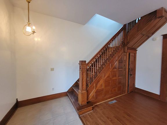 3rd image of 603 9th St