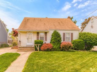 8 Roseland Pl, North Brunswick, NJ 08902