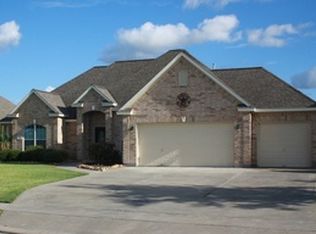 1424 S Bluebonnet Ln, Angleton, TX 77515