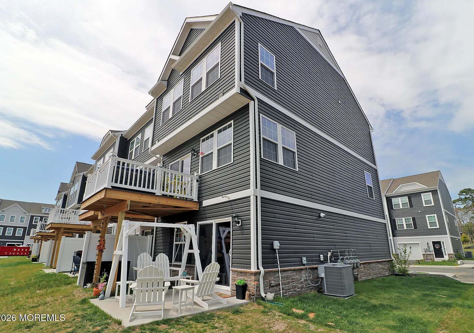3 bed, 2.5 bath, 1925 sqft, $3,300 — Photo 3