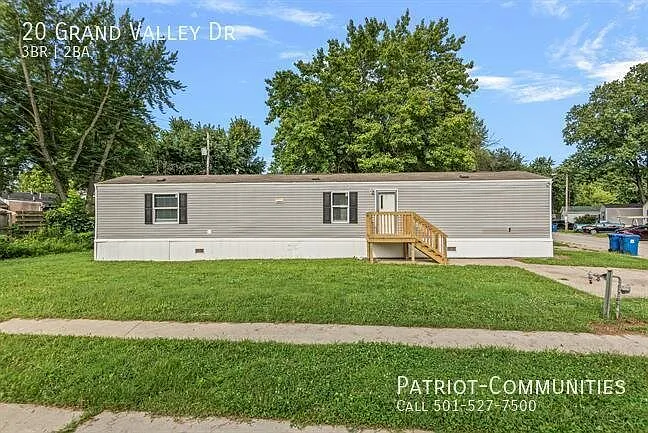 3 bed, 924 sqft, $1,050 — Photo 2