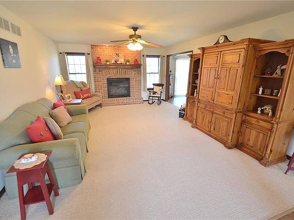 5th image of 836 Mayfield Dr