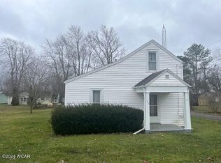 104 E Cook St, Waynesfield, OH 45896