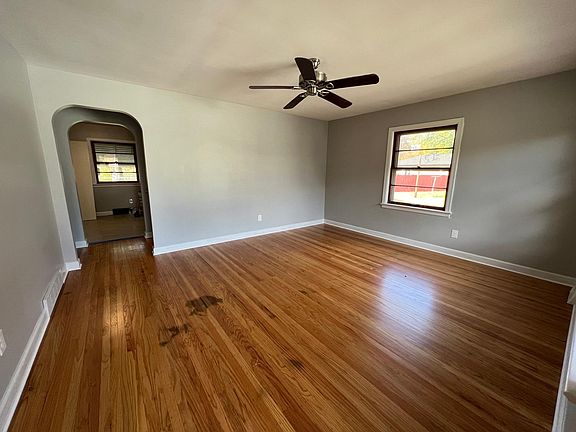 3rd image of 4 Lynn Lea Ct