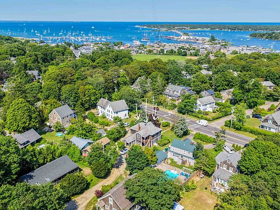 4th image of 41 Edgartown Vineyard Haven Rd