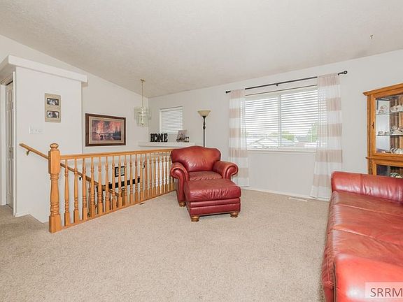 5th image of 290 Meadowlark Dr