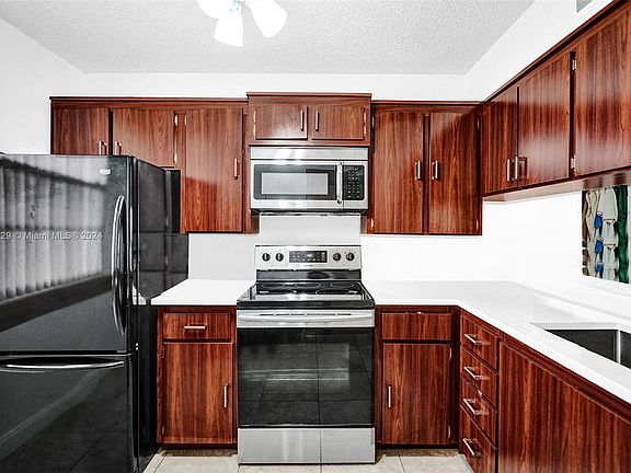 5th image of 1707 Whitehall Dr APT 106