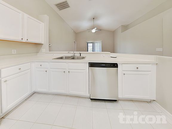 4th image of 143 Wornall Dr
