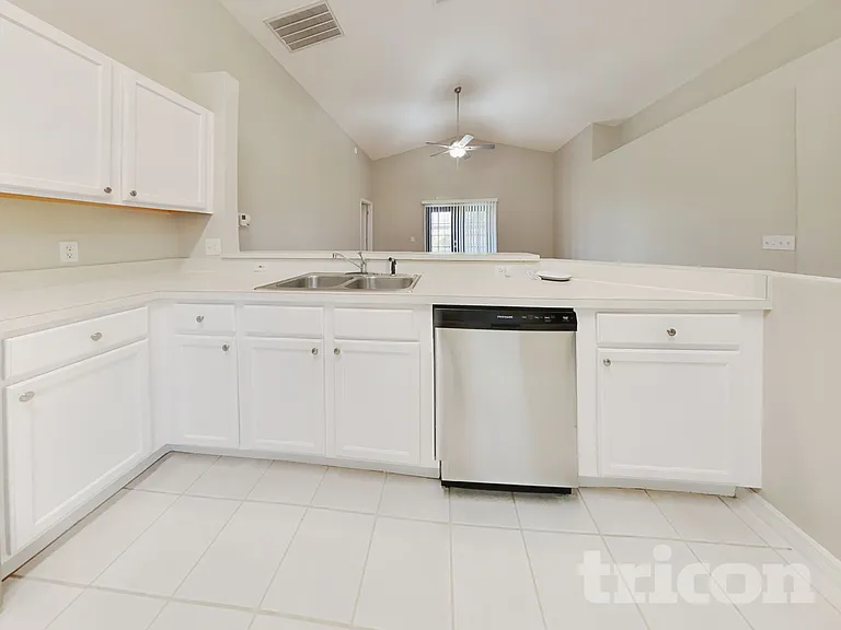 143 Wornall Dr — Photo 5