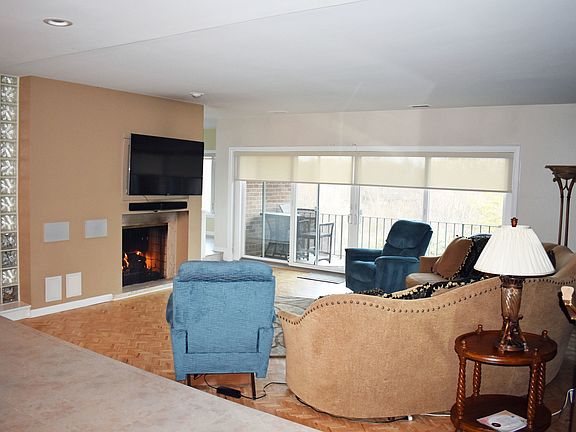 5th image of 5 Oak Brook Club Dr APT P6n