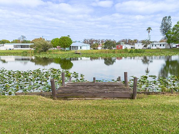 4th image of 2027 SE 27th Street