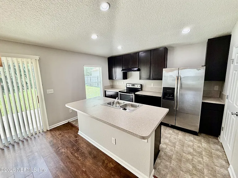 11970 Alexandra Dr — Photo 3