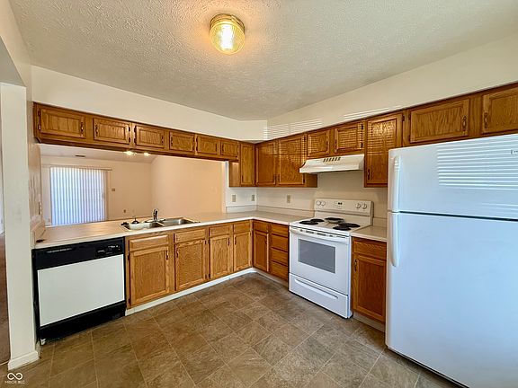 3rd image of 212 Woodberry Dr