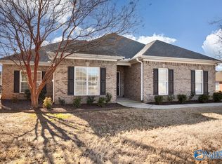 2909 Eastern Shore Dr SE, Owens Cross Roads, AL 35763