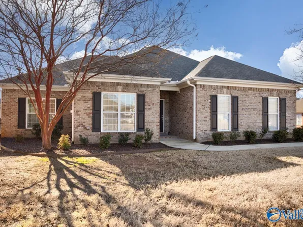 2909 Eastern Shore Dr SE, Owens Cross Roads, AL 35763