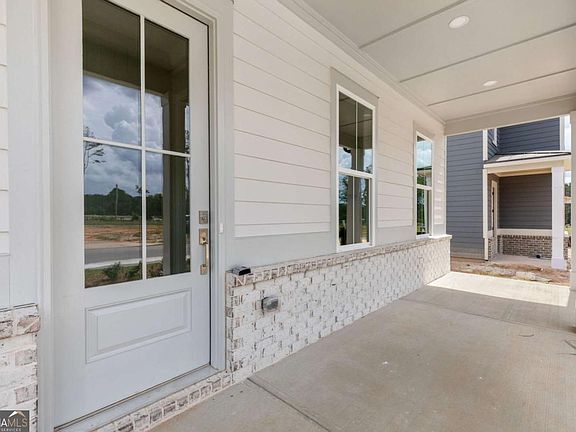 4th image of 376 Summerville Ln