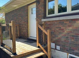 1587 Devon St #2, Ottawa, ON K1G 0S6