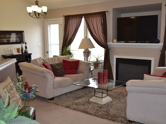 Living Room/Fireplace