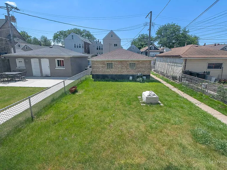 1229 W 31st St #2 — Photo 15