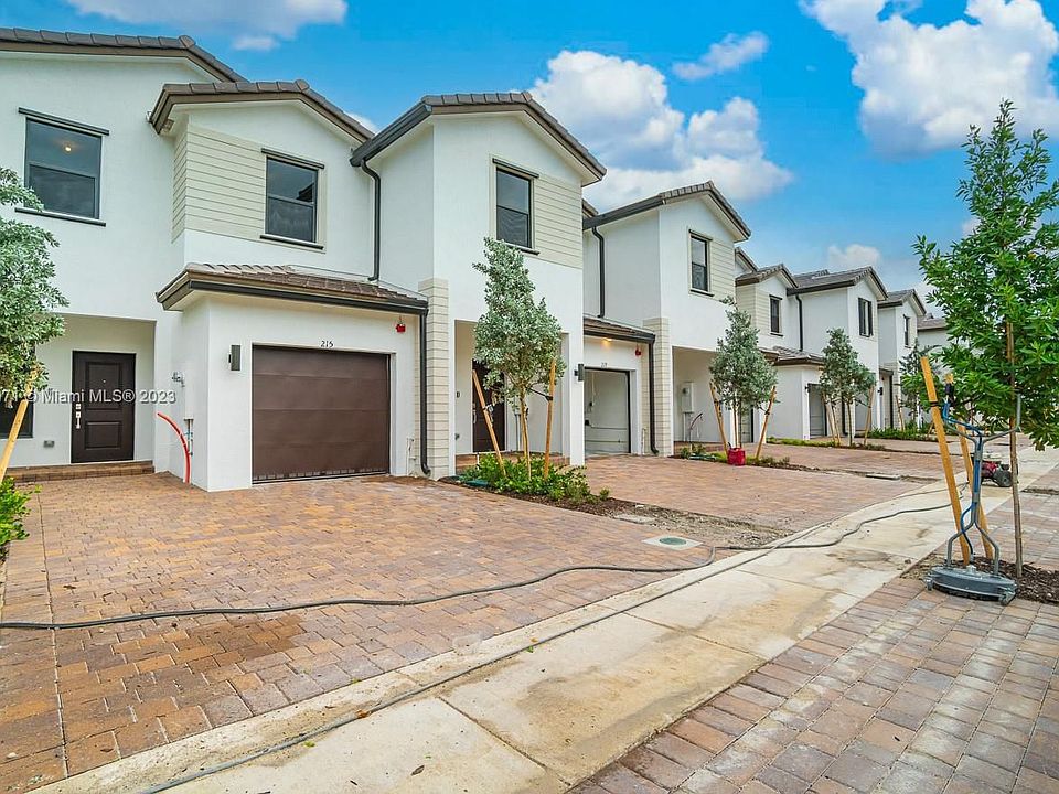 1st image of 215 SW 159th Dr #215