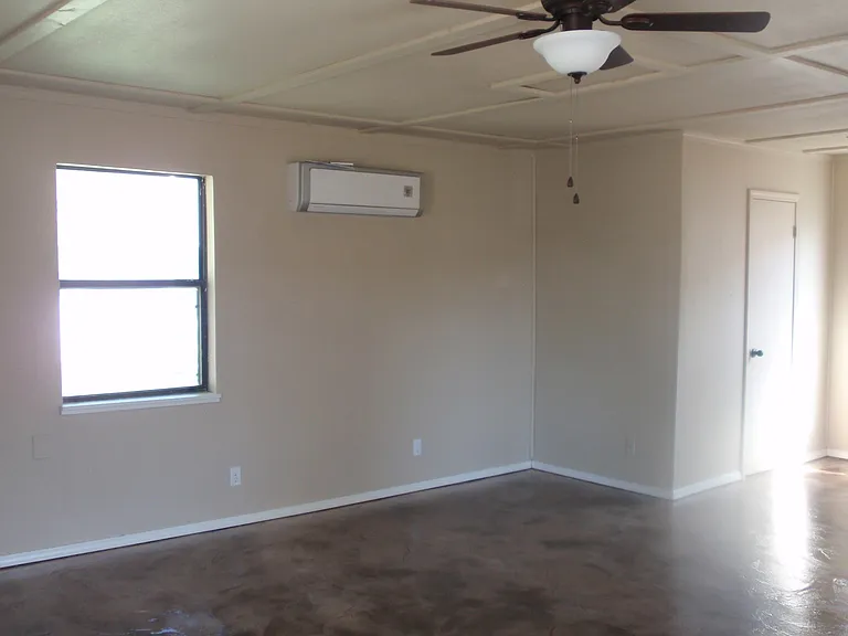 1217 Guinn Ln — Photo 4