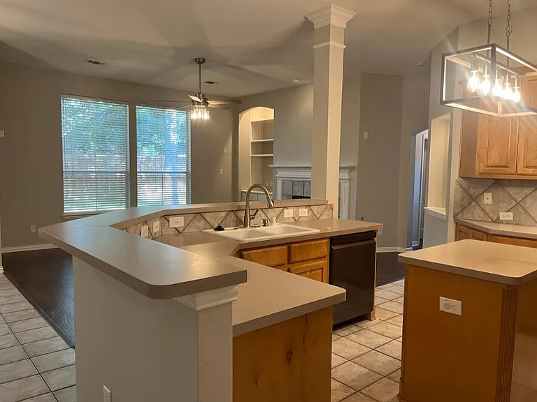 2702 View Mdw — Photo 19