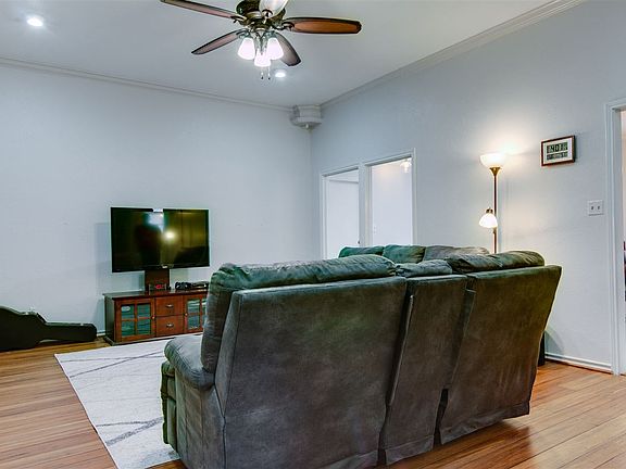 4th image of 5607 Stoneridge Dr