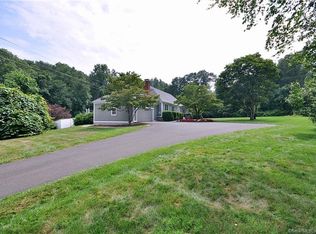 5 Pebble Rd, Newtown, CT 06470
