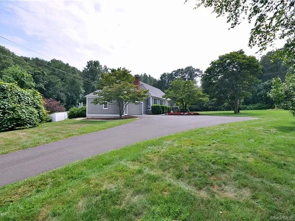 5 Pebble Road, Newtown, CT 06470