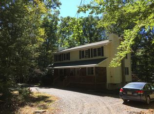 126 Oak Manor Dr #2, Milford, PA 18337