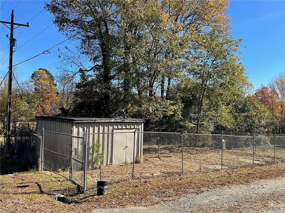 1st image of 2909 Pin Oak Rd