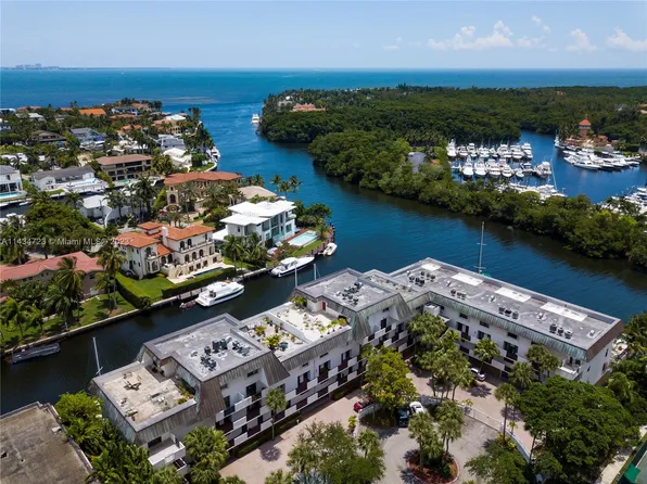 6901 Edgewater Dr APT 318, Coral Gables, FL 33133