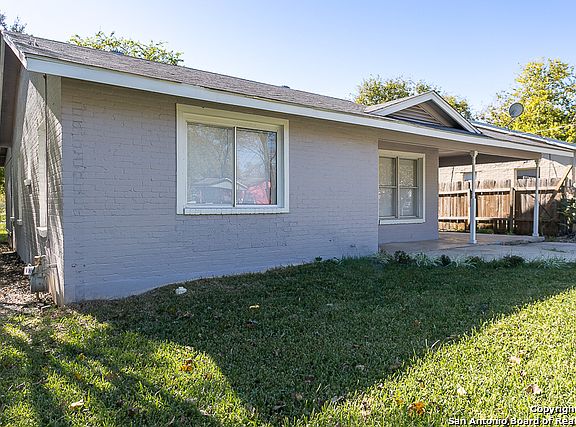 3rd image of 906 Overhill Dr