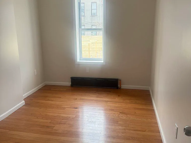 636 Crescent St #2 — Photo 8