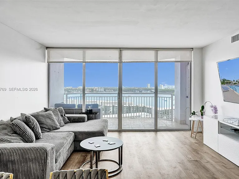 18021 Biscayne Blvd #1804 — Photo 1
