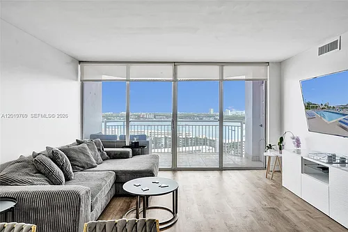 18021 Biscayne Blvd #1804 Photo 1