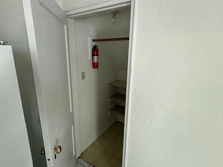 547 W Main St — Photo 33