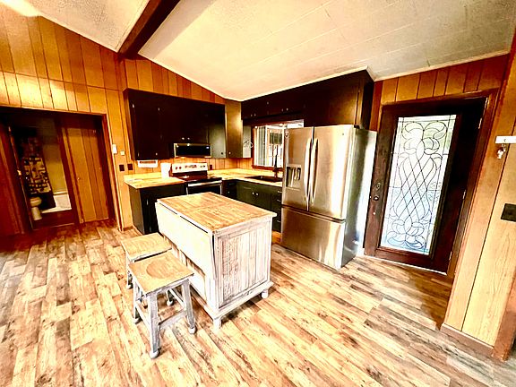 4th image of 9095 Acker Dr