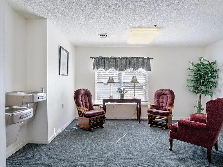 Ridgewood Place Senior Apartment — Photo 11