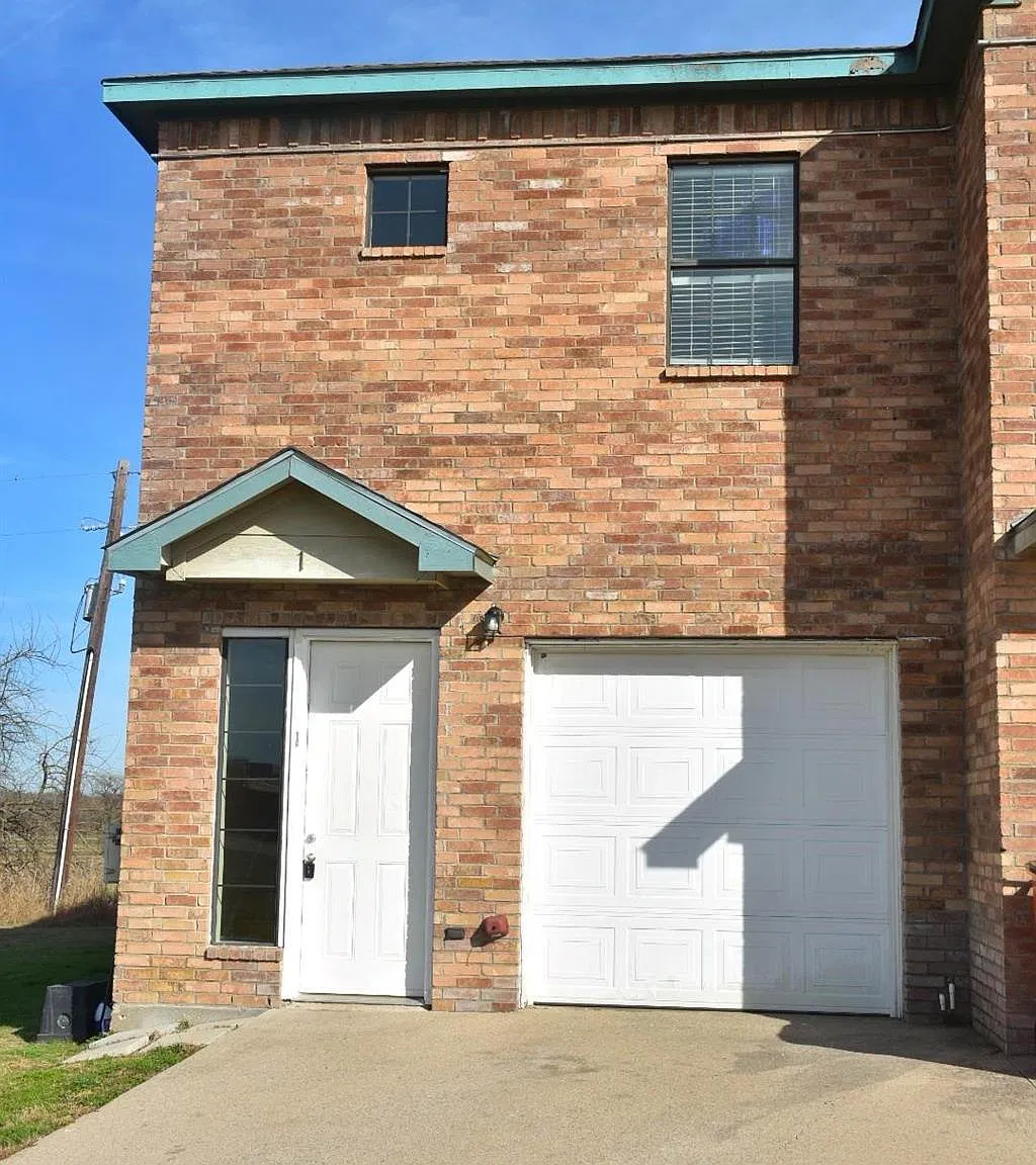 3 bed, 2.5 bath, 1500 sqft, $1,250 — Photo 1
