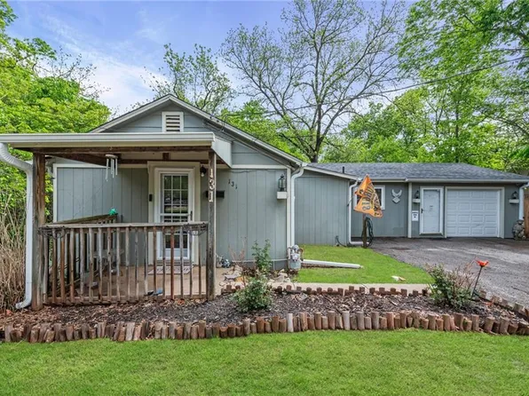 131 N Garfield Ave, Bonner Springs, KS 66012